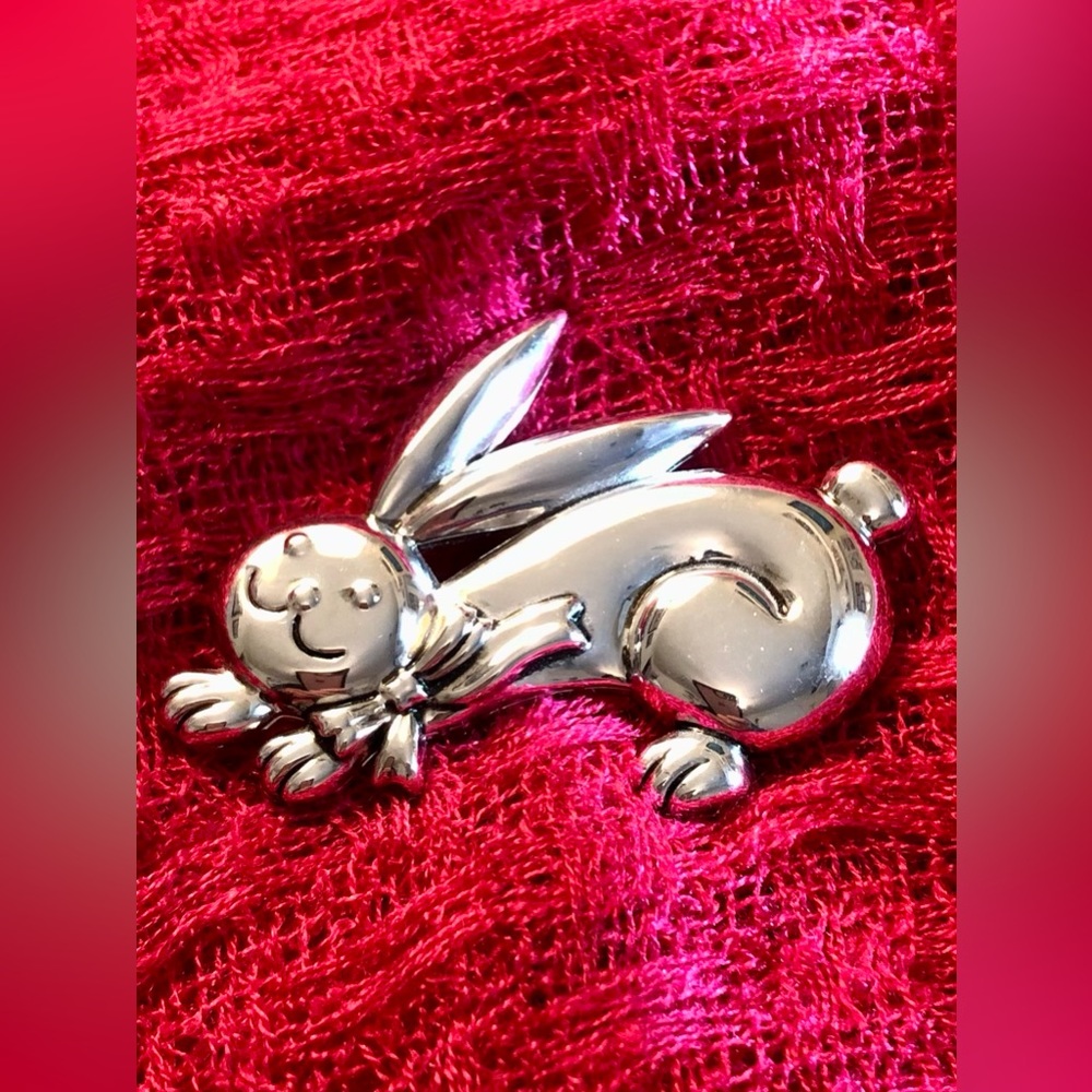 (Best) Silver Tone Bunny Rabbit Pin/Pendant - Picture 7 of 9